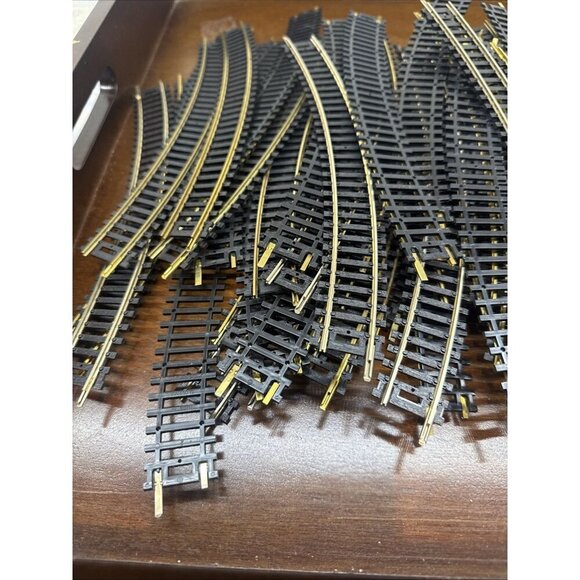 Atlas HO Scale Train Tracks Lot Of 78 pieces Curved Snap brass Tracks - Picture 2 of 8